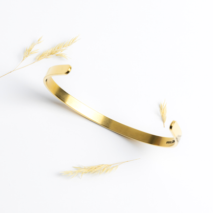 Child_of_Iran_Cuff_Bracelet__A__Gold_Lifestyle_01_Mockup.png_15532326