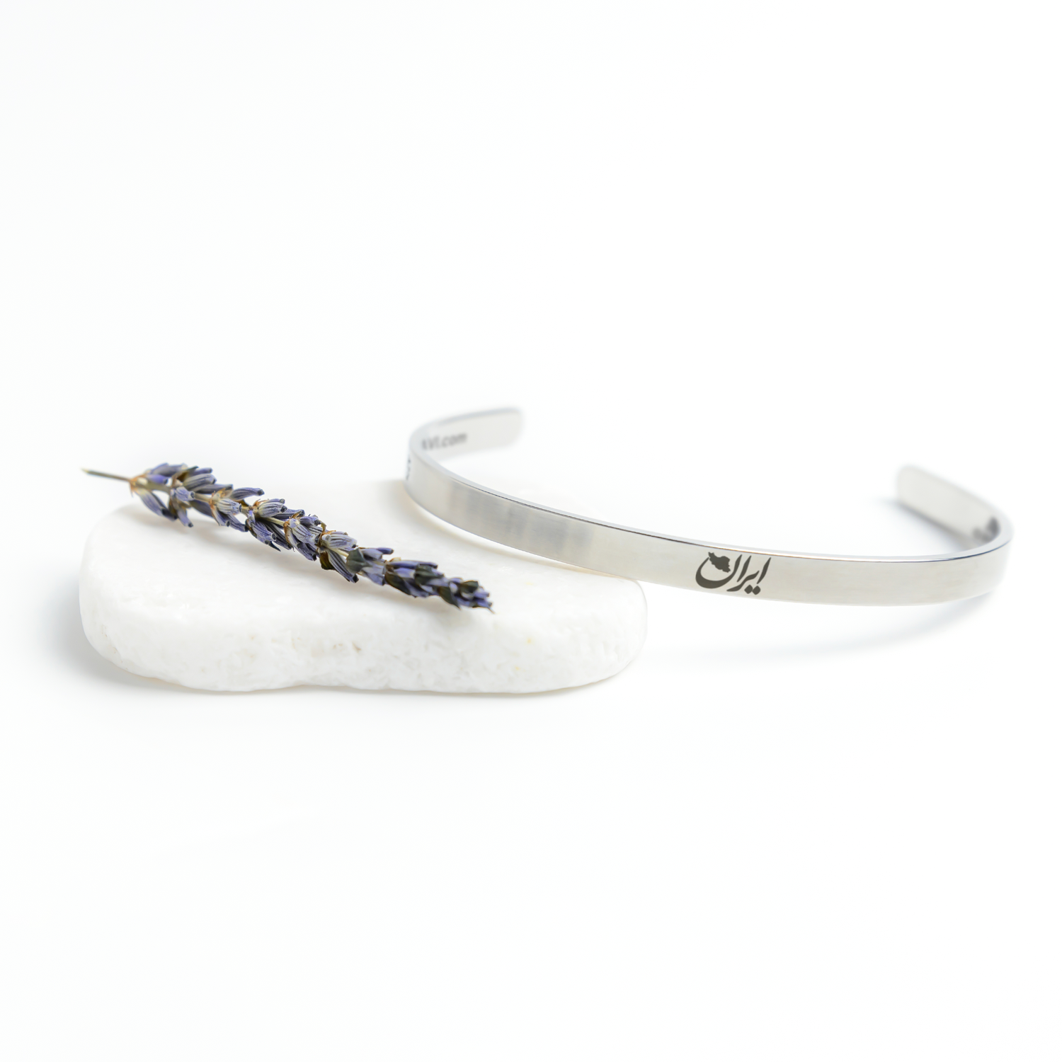 Child_of_Iran_Cuff_Bracelet__A__Silver_Lifestyle_03_Mockup.png_15532374