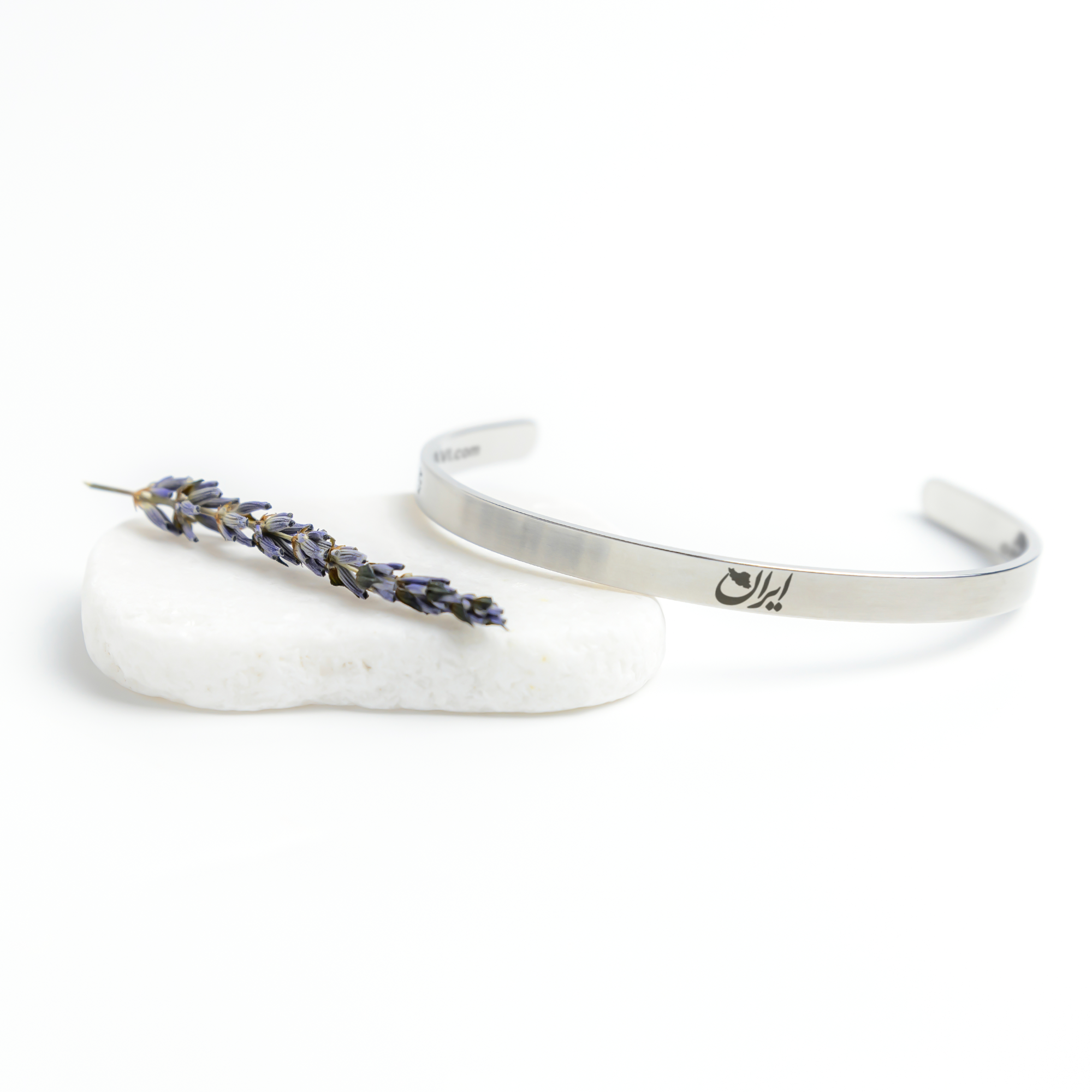 Child_of_Iran_Cuff_Bracelet__A__Silver_Lifestyle_03_Mockup.png_15532374