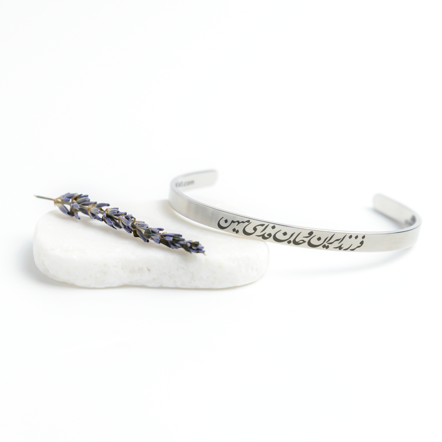 _Child_of_Iran_Cuff_Bracelet__Silver_Lifestyle_03_Mockup.png_15532265