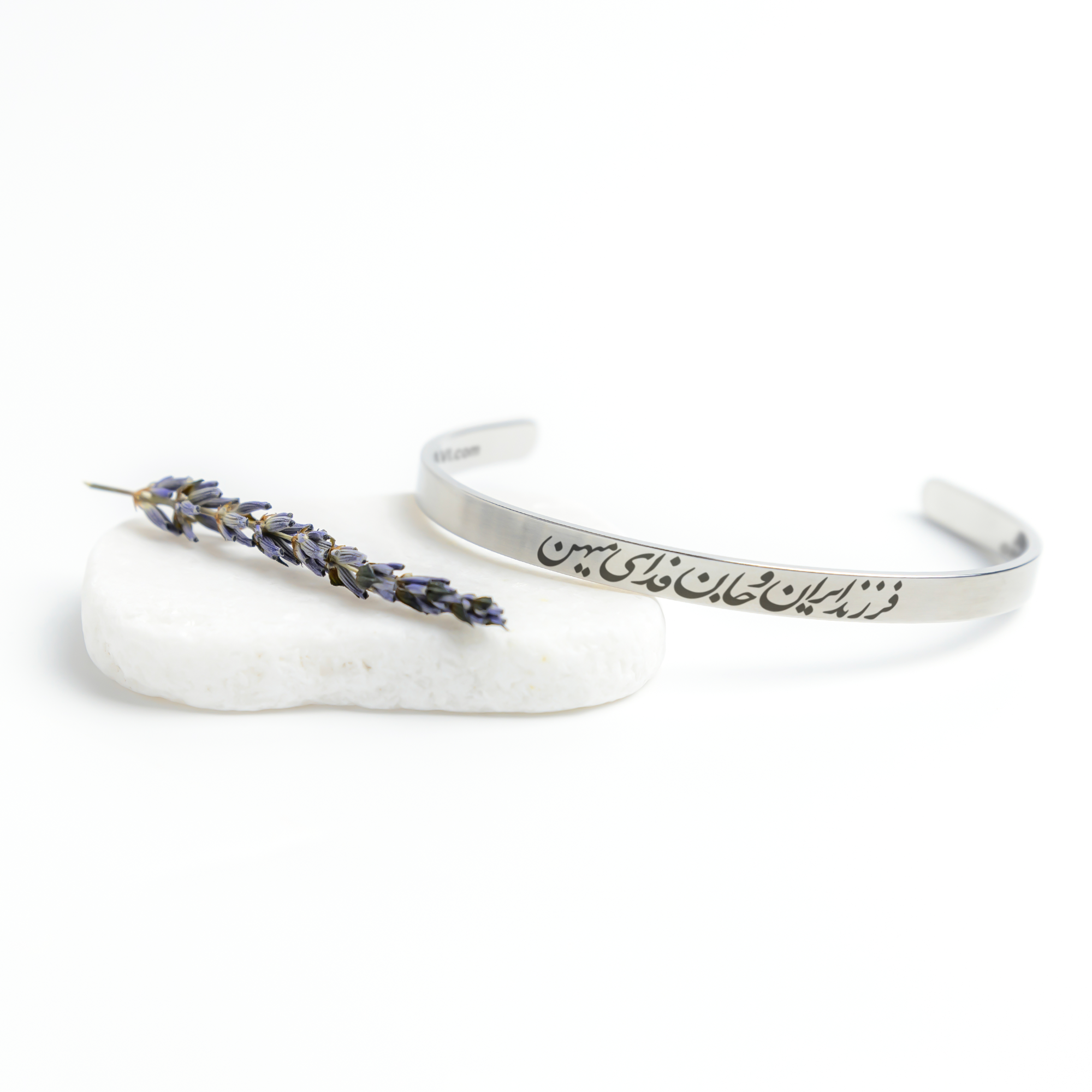 _Child_of_Iran_Cuff_Bracelet__Silver_Lifestyle_03_Mockup.png_15532265